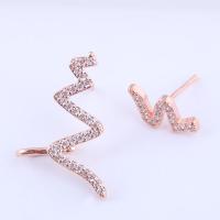 laiton Boucles d’oreilles asymétriques stud, Placage, bijoux de mode & pavé de micro zircon & pour femme, plus de couleurs à choisir, 11*7mm,22*10mm, Vendu par paire