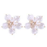 Zinc Alloy Rhinestone Stud Earring, with Plastic Pearl, Flower, plated, fashion jewelry & for woman & with rhinestone, white, 38mm 