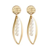 Boucle d'oreille en alliage de zinc en plastique perle, avec perle de plastique, Placage de couleur d'or, bijoux de mode & styles différents pour le choix & pour femme, Vendu par paire