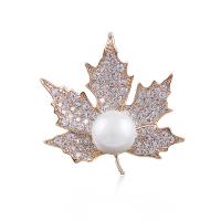 alliage de zinc broche, avec Shell Pearl, Feuille d'érable, Placage, unisexe & pavé de micro zircon, plus de couleurs à choisir Vendu par PC