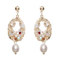 Boucles d'oreilles d'eau douce de Perle , perle d'eau douce cultivée, avec cristal & laiton, Placage de couleur d'or, pour femme & facettes & avec strass Vendu par paire