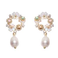 Boucles d'oreilles d'eau douce de Perle , perle d'eau douce cultivée, avec laiton, Placage de couleur d'or, pour femme & avec strass, blanc Vendu par paire