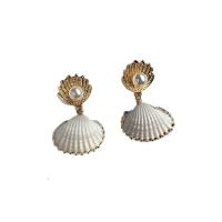 alliage de zinc Boucle d'oreille goutte, avec Plastique ABS perle & coquille, coquille, Placage de couleur d'or, Mini & bijoux de mode & styles différents pour le choix & pour femme Vendu par lot