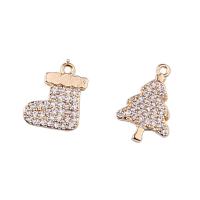 Pendentifs strass en laiton, Placage de couleur d'or, Conception de Noël & styles différents pour le choix & avec strass Vendu par sac