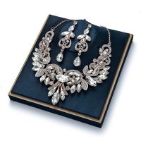 ensembles de bijoux de mode en alliage zinc, alliage de zinc, boucle d'oreille & collier, Placage, 2 pièces & styles différents pour le choix & pour femme & avec strass, plus de couleurs à choisir, protéger l'environnement, sans nickel, plomb et cadmium Environ 16.54 pouce, Vendu par fixé