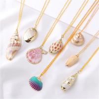 Collier de coquillages, coquille, avec Cuivre-Coated-Fer & chaîne en laiton, coquille, Placage de couleur d'or, styles différents pour le choix & pour femme, plus de couleurs à choisir Environ 17.71 pouce, Vendu par brin