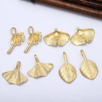 Pendentifs de feuille en laiton, Ginkgo Feuille, Placage, DIY & styles différents pour le choix, doré, 20*20mm, Vendu par PC