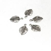 Pendentifs feuilles en alliage de zinc , Plaqué de couleur d'argent, DIY, 30*9*2mm Environ 1mm, Environ Vendu par kg