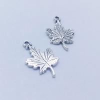 Pendentifs feuilles en alliage de zinc , Feuille d'érable, Plaqué de couleur d'argent, DIY Vendu par PC