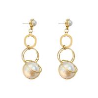 Boucle d'oreille en alliage de zinc en plastique perle, Placage de couleur d'or, pour femme, blanc Vendu par paire