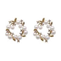 Boucle d'oreille en alliage de zinc en plastique perle, Placage de couleur d'or, pour femme, blanc Vendu par paire