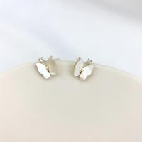 Shell Earring eau douce, laiton, avec coquille d'eau douce, papillon, Plaqué d'or, pavé de micro zircon & pour femme, blanc Vendu par paire