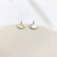 Shell Earring eau douce, laiton, avec coquille d'eau douce, éventail, Plaqué d'or, pavé de micro zircon & pour femme, blanc Vendu par paire