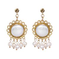 Boucles d'oreilles d'eau douce de Perle , laiton, avec perle, Rond, Placage, bijoux de mode & pour femme, blanc, 50*15mm, Vendu par paire