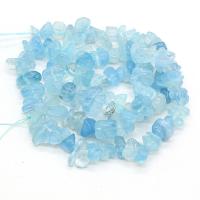 Edelstein-Chips, Aquamarin, Bruchstück, DIY, hellblau, 3x5-4x6mm, Länge:40 cm, verkauft von Strang