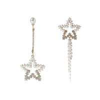 Boucles d'oreilles asymétriques, alliage de zinc, avec perle de plastique, étoile, Placage de couleur d'or, pour femme & avec strass, 9cm,11cm, Vendu par paire