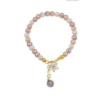 bracelet en laiton de perle d'eau douce cultivée, avec améthyste & laiton, Placage de couleur d'or, pour femme & avec zircone cubique, multicolore Vendu par PC