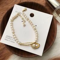 bracelet en laiton de perle d'eau douce cultivée, avec perle d'eau douce cultivée, antifatigue & pavé de micro zircon & pour femme, doré pouce, Vendu par PC