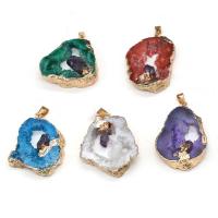 Natural Agate Pendentif Druzy, agate quartz de glace, avec laiton, Irrégulière, Placage de couleur d'or, le style Druzy & unisexe & creux, plus de couleurs à choisir, 30x40- Vendu par PC