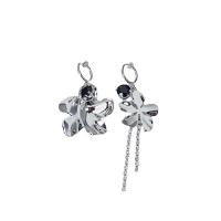 Boucles d'oreilles asymétriques, laiton, fleur, Placage de couleur platine, styles différents pour le choix & pavé de micro zircon & pour femme, deux couleurs différentes Vendu par paire