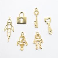 Zinc Alloy Rhinestone Pendants, gold color plated, fashion jewelry & DIY & with rhinestone, golden 