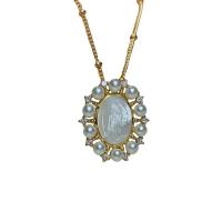 Collier de coquillages, laiton, avec coquille blanche & perle de plastique, avec 1.96 inch chaînes de rallonge, Rond, Placage de couleur d'or, pavé de micro zircon & pour femme, doré .71 pouce, Vendu par PC