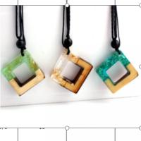 Harz-Schmuck-Anhänger, Harz, mit Holz, Quadrat, gemischte Farben, 30x30x9mm, verkauft von PC