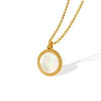 Acier titane collier, avec coquille blanche, acier de titane fermoir homard, Placage, pour femme, doré, 12mm cm, Vendu par PC