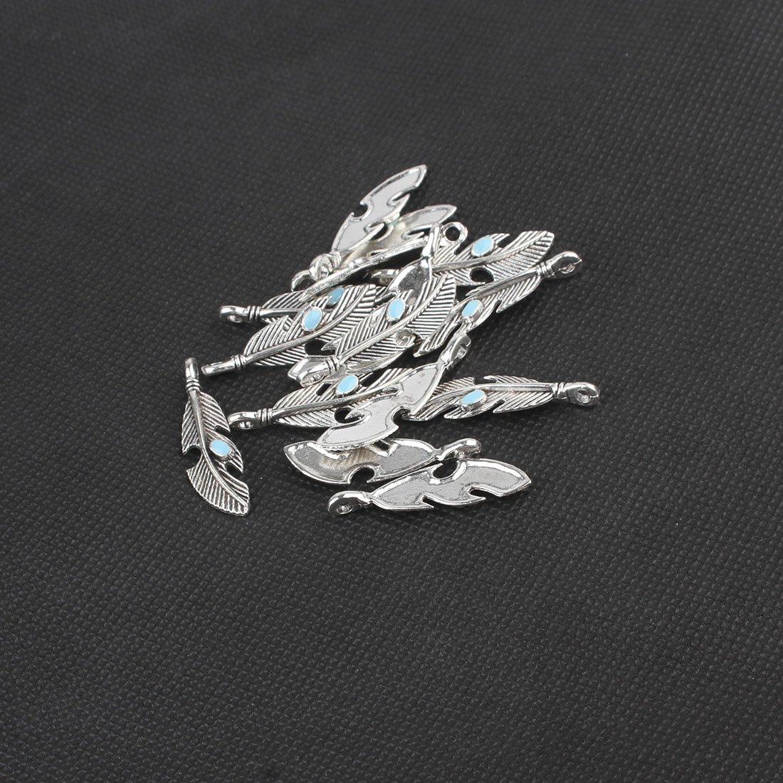 Pendentifs feuilles en alliage de zinc , Placage, émail, plus de couleurs à choisir, 39x11x3.5mm, Trou:Environ 4.5mm, Vendu par PC