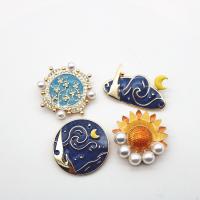 Broche de diamantes de imitación de la aleación de Zinc, con Perlas plásticas, chapado en color dorado, Esmalte de Esmalte Pintado a mano & diferentes estilos para la opción & para mujer & con diamantes de imitación, 30-40mm, 10PCs/Grupo, Vendido por Grupo