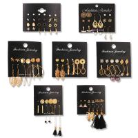 Boucle d'oreille en alliage de zinc en plastique perle, avec perle de plastique, Placage de couleur d'or, 6 pièces & styles différents pour le choix & pavé de micro zircon & pour femme, plus de couleurs à choisir, Vendu par fixé