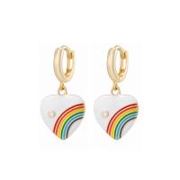 Huggie Hoop Drop Earring, laiton, coeur, Placage de couleur d'or, pavé de micro zircon & pour femme & émail, plus de couleurs à choisir Vendu par paire