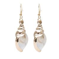 Shell Earring eau douce, alliage de zinc, avec coquille, Placage de couleur d'or, bijoux de mode & pour femme, 45mm, Vendu par paire