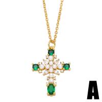 Collier en laiton cubique Zircon Micro Pave, avec perle de plastique, avec 2 chaînes de rallonge, croix, Placage de couleur d'or, styles différents pour le choix & pavé de micro zircon & pour femme, vert .7 mm, Vendu par PC