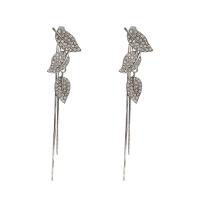 Moda flecos pendientes, aleación de zinc, Hoja, chapado en plata de alta calidad, Joyería & para mujer & con diamantes de imitación, plateado, 18x81mm, Vendido por Par