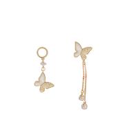 Pendientes asimétricos, metal, con Nácar Blanca & Perlas plásticas, Mariposa, chapado en color dorado, Joyería & micro arcilla de zirconia cúbica & para mujer, dorado, 15x34mm,13x48mm, Vendido por Par