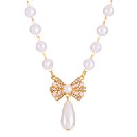 Collier de perles en plastique, perle de plastique, avec alliage de zinc, avec 7cm chaînes de rallonge, Noeud papillon, Placage de couleur d'or, bijoux de mode & pour femme & avec strass, blanc cm, Vendu par PC