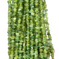 Edelstein-Chips, gefärbte Jade, Unregelmäßige, poliert, DIY, grün, 3x5mm, Länge:ca. 80 cm, ca. 300PCs/Strang, verkauft von Strang