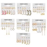 alliage de zinc Boucles d'oreilles, avec perle de plastique & Acrylique, Placage de couleur d'or, pour femme & émail & avec strass, plus de couleurs à choisir, 5-51mm, Vendu par fixé