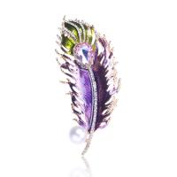 Broche de diamantes de imitación de la aleación de Zinc, con Perlas plásticas, Pluma, para mujer & con diamantes de imitación, más colores para la opción, 77x32mm, Vendido por UD