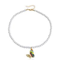 Collier de perles en plastique, alliage de zinc, avec Plastique ABS perle & Acrylique, papillon, bijoux de mode & pour femme, multicolore cm, Vendu par brin