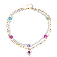 Collier de perles en plastique, alliage de zinc, avec Plastique ABS perle, Placage de couleur d'or, Double couche & bijoux de mode & pour femme, multicolore, 20mm cm, Vendu par brin