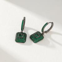 Huggie Hoop Drop Earring, laiton, bijoux de mode & pavé de micro zircon & pour femme, vert Vendu par paire