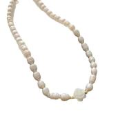 Collier de chaîne en laiton de perles d'eau douce, perle d'eau douce cultivée, avec laiton, avec 5cm chaînes de rallonge, fleur, Placage de couleur d'or, bijoux de mode & pour femme, blanc cm, Vendu par PC