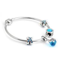 Europa gemischt Kristall Armbänder, Zinklegierung, mit Kristall, silberfarben plattiert, olika innerdiameter, för val & unisex & facettierte & mit Strass, seeblau, verkauft von PC