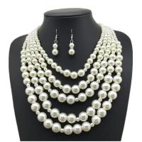 Perlas plásticas Conjunto de joya, pendiente & collar, con aleación de zinc, con 7cm extender cadena, 2 piezas & Joyería & multicapa & para mujer, Blanco, longitud:aproximado 50-67 cm, Vendido por Set