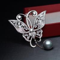 Broche de diamantes de imitación de la aleación de Zinc, con Perlas plásticas, Mariposa, chapado en color de plata, Joyería & para mujer & con diamantes de imitación, 73x35mm, Vendido por UD