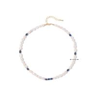 Collier de chaîne en laiton de perles d'eau douce, perle d'eau douce cultivée, avec Lapis lazuli & laiton, avec 6cm chaînes de rallonge, Placage de couleur d'or, bijoux de mode & pour femme, 6mm cm, Vendu par PC