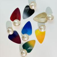 Boucle d'oreille en alliage de zinc en plastique perle, avec perle de plastique, feuille, Placage de couleur d'or, bijoux de mode & pour femme, plus de couleurs à choisir Vendu par paire