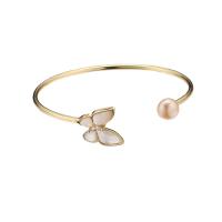 bracelet en laiton de perle d'eau douce cultivée, avec laiton, papillon, Plaqué or 18K, bijoux de mode & pavé de micro zircon & pour femme, plus de couleurs à choisir, 60mm, Vendu par PC